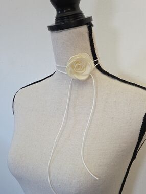 Ivory Rose Choker Necklace - Elegant Floral Women’s Jewelry